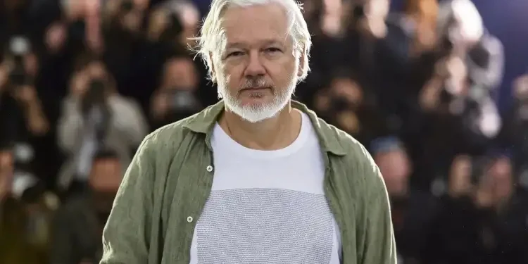 Julian Assange soutient les enfants de Gaza à Cannes