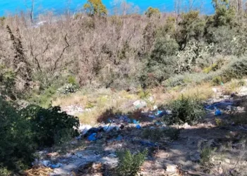 Snapshot - Sidi Bou Said : Comment souiller la beauté du paysage !