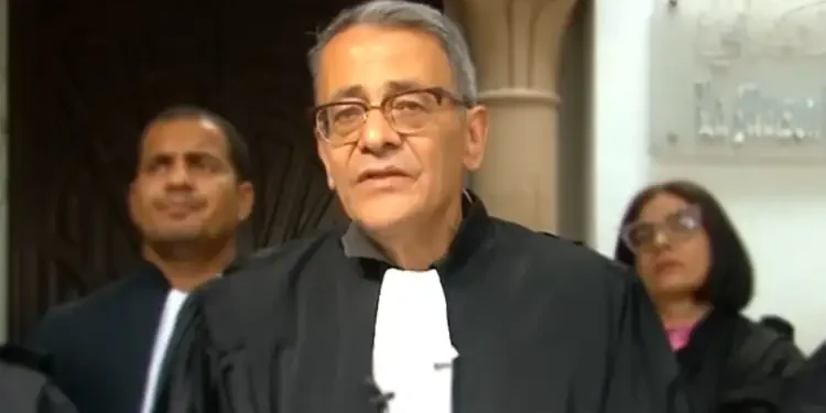 Tunisie : L’avocat Ahmed Souab renvoyé devant la chambre criminelle antiterroriste