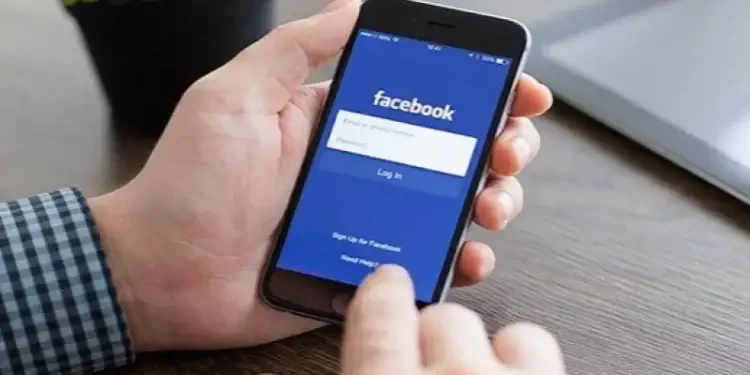 Facebook, deuxième maison du Tunisien, deux heures par jour garanties !