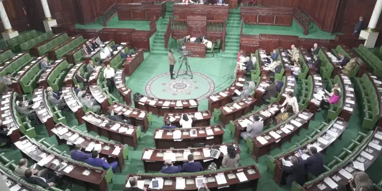 Tunisie : Le Parlement adopte la loi interdisant la sous-traitance et encadrant les contrats