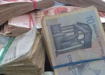 Réforme des chèques : Les Tunisiens privilégient encore le cash, faute d’alternatives simples