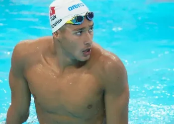 Natation : Ahmed Jaouadi signe un retour éclatant à Barcelone