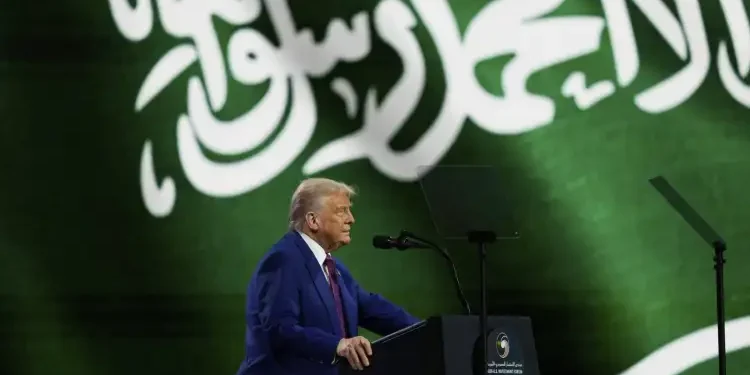 Trump annonce la levée des sanctions américaines contre la Syrie depuis Riyadh