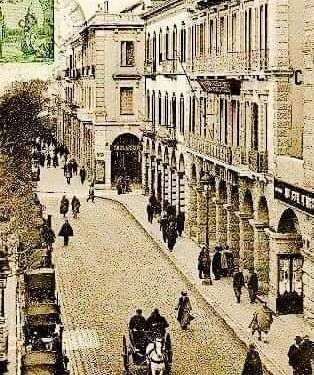 Pavés, calèches et Magasin général