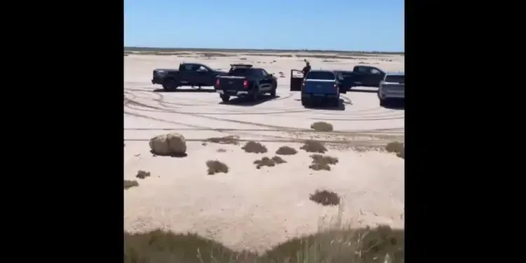 Tunisie : Show de 4x4 et drift sur les salines protégées de Kerkennah !