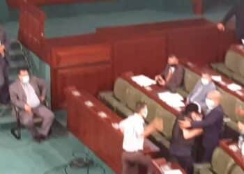 ARP : Abir Moussi agress&eacute;e physiquement par le d&eacute;put&eacute; Sahbi Smara