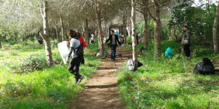 Propret&eacute; solidaire en for&ecirc;t de Gammarth : Quand les Suisses donnent l'exemple !