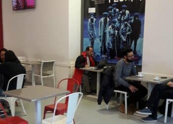 Ces cafés où les jeunes tentent de vivre leurs idéaux