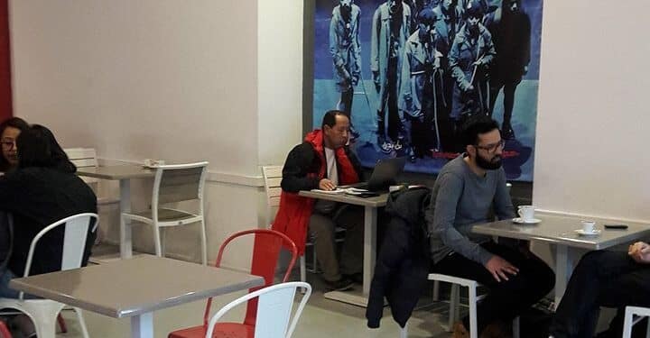 Ces cafés où les jeunes tentent de vivre leurs idéaux