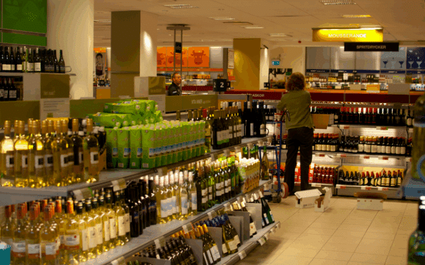 En Tunisie, les Tunisiens croient qu&rsquo;il est interdit de vendre l&rsquo; alcool le vendredi