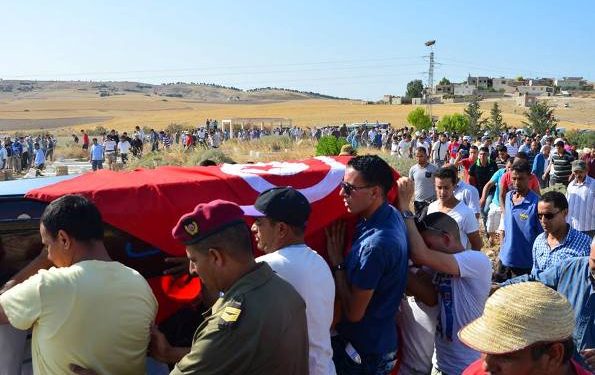 Photos : Enterrement des deux militaires au Kef