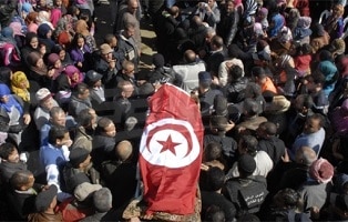 Jendouba enterre ses martyrs en présence d’une population en colère