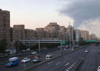 Smoke rises following an Israeli attack on Tehran Oil Refinery, in south of Tehran, Iran, June 15, 2025. Majid Asgaripour/WANA (West Asia News Agency) via REUTERS   ATTENTION EDITORS - THIS PICTURE WAS PROVIDED BY A THIRD PARTY      TPX IMAGES OF THE DAY
