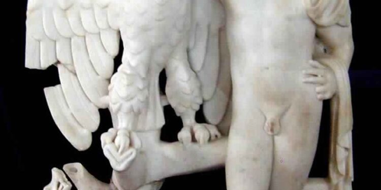 La brigade criminelle ayant retrouv&eacute; la statuette de Ganym&egrave;de d&eacute;cor&eacute;e