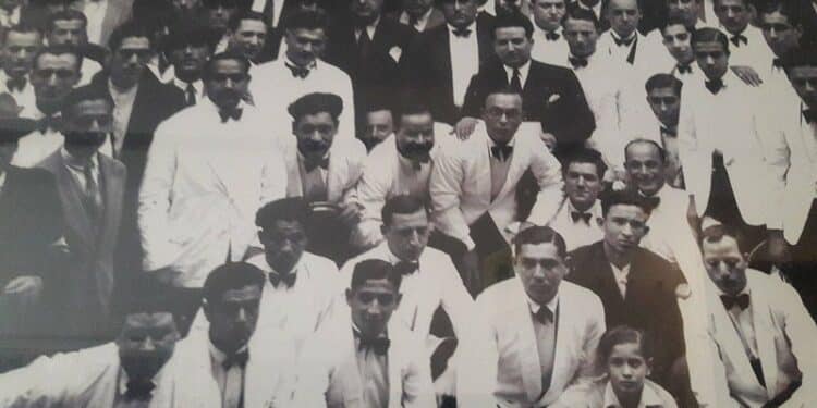 1, 2, 3, partez ! A Tunis, les courses de garçons de café...