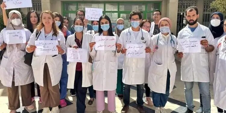 Tunisie : 7000 jeunes médecins en grève à partir du 1er juillet