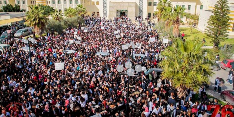Les jeunes m&eacute;decins poursuivent leur boycott