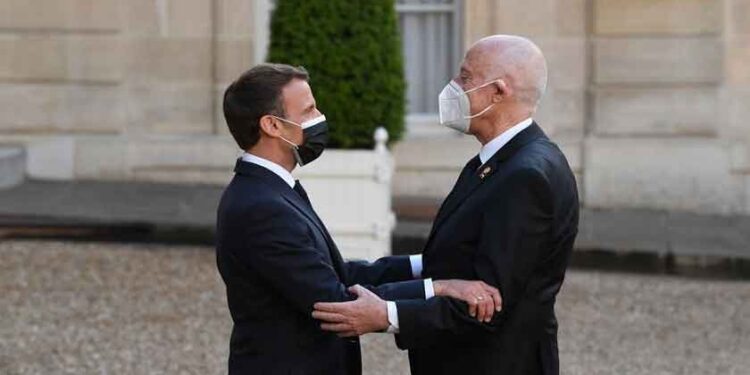 Aides sanitaires et vaccins : "Je pense particuli&egrave;rement &agrave; la Tunisie", dixit Macron