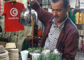 Dans la médina de Tunis, un thé nomade et savoureux