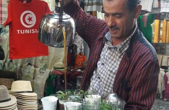 Dans la médina de Tunis, un thé nomade et savoureux