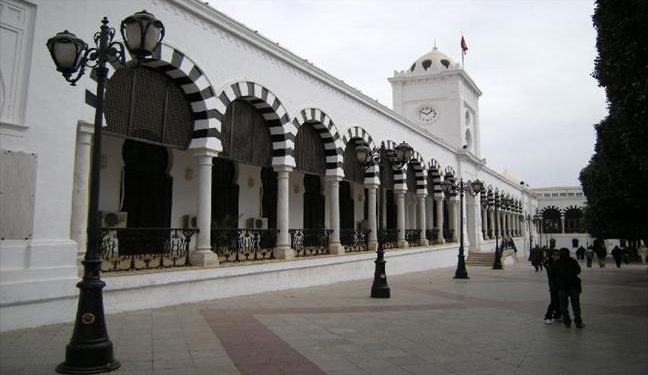 La Tunisie en qu&ecirc;te de 800 millions de dollars pour boucler son budget