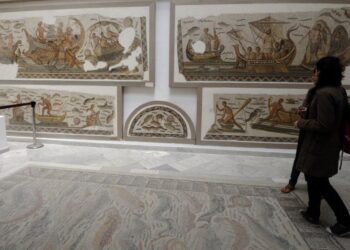 Ce patrimoine que nous piétinons: Des chaussons pour préserver les mosaïques du Bardo !