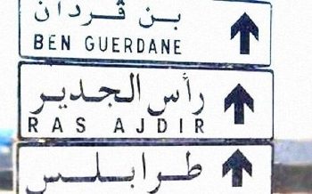 Les Égyptiens se pressent à la frontière pour fuir la Libye : deux morts par balles