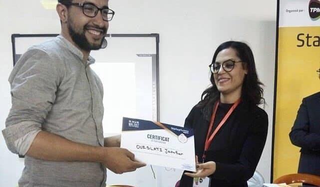 Le Kef : Il invente un chargeur solaire photovoltaïque à partir des déchets industriels