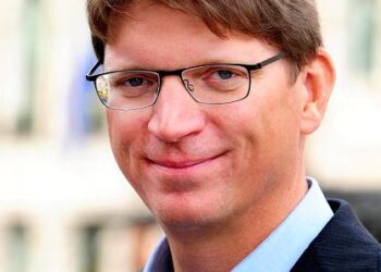 Niklas Zennstr&ouml;m, fondateur de Skype, &eacute;voque la possibilit&eacute; d'investir en Tunisie