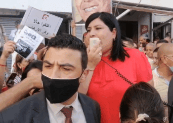 Abir Moussi devant le si&egrave;ge de l&rsquo;UOM : &laquo; Ghannouchi gouverne toujours &raquo;