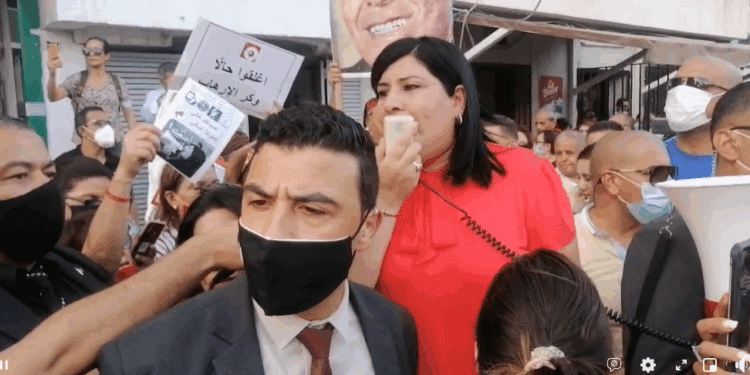 Abir Moussi devant le si&egrave;ge de l&rsquo;UOM : &laquo; Ghannouchi gouverne toujours &raquo;