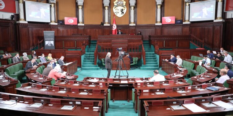 Tunisie : Les salaires des députés gelés versés