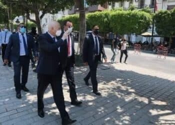 Kais Saied à l'Avenue Habib Bourguiba : Quel message ?