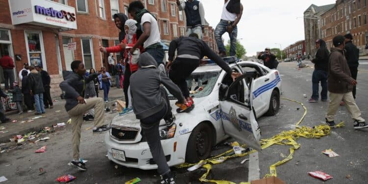 Baltimore s'embrase après la mort de Freddie Gray, jeune afro-américain