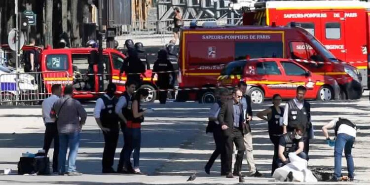 Attentat aux Champs-Elysées : L'auteur, un Français d'origine tunisienne, selon France 2