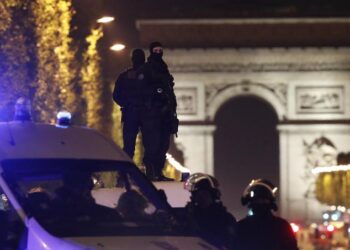 Fusillade aux Champs-Élysées : L'identité du tireur «connue » par la police