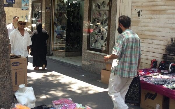 Tunis de nouveau envahie par les marchands ambulants (vid&eacute;o)