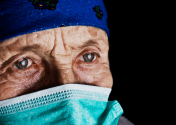 Apr&egrave;s trois mois au service Covid, une Tunisienne de 83 ans gu&eacute;rit du coronavirus !