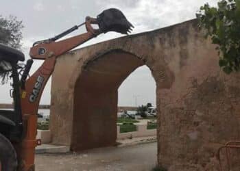 La municipalit&eacute; de Ghar El Melh commente la destruction d'un arc historique