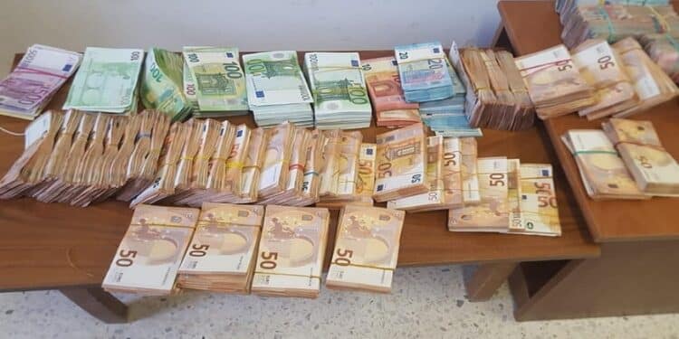 Monastir : Arrêtée en possession de 423 mille euros, une juge maintenue en liberté !