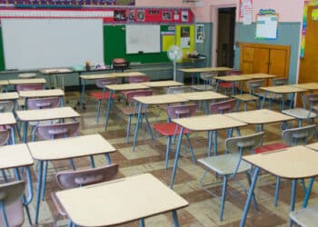 Hatem Ben Salem appelle à construire 500 nouvelles écoles