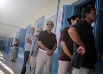 El Kabbaria : Arrêté pour avoir filmé une opération de distribution d’argent