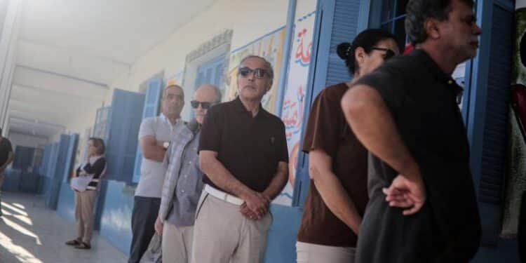 El Kabbaria : Arrêté pour avoir filmé une opération de distribution d’argent