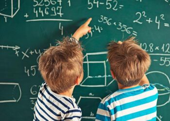 Les enfants surdoués seront admis à l’inscription précoce aux écoles primaires