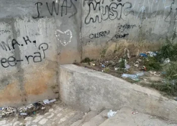 Tunisie - Snapshot : Voici l'état scandaleux des escaliers de Sidi Bou Said