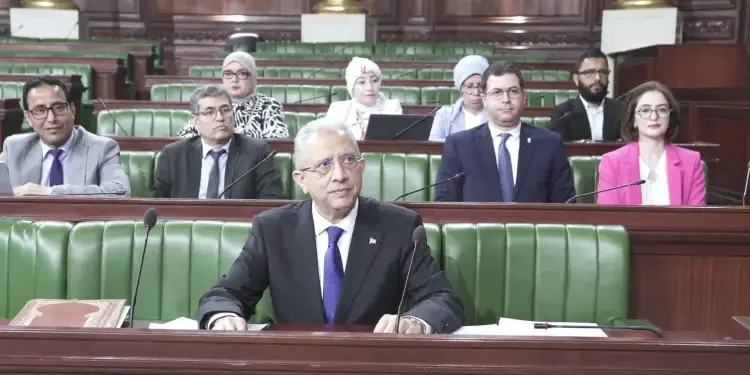Tunisie : Le ministre de la Santé dévoile les salaires des jeunes médecins