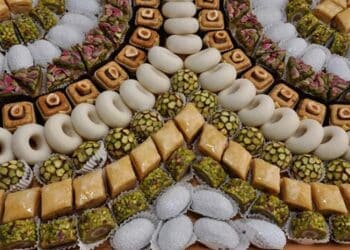 Dernier rituel de Ramadan : Queues et bousculades pour les g&acirc;teaux