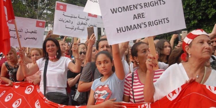 Femmes et hommes s&eacute;par&eacute;s dans les lieux publics : Qui en d&eacute;cide et pourquoi ?