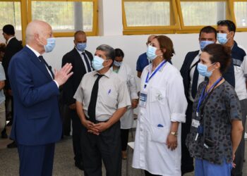 Tunisie : Le président de la République se rend au centre de vaccination de Radès